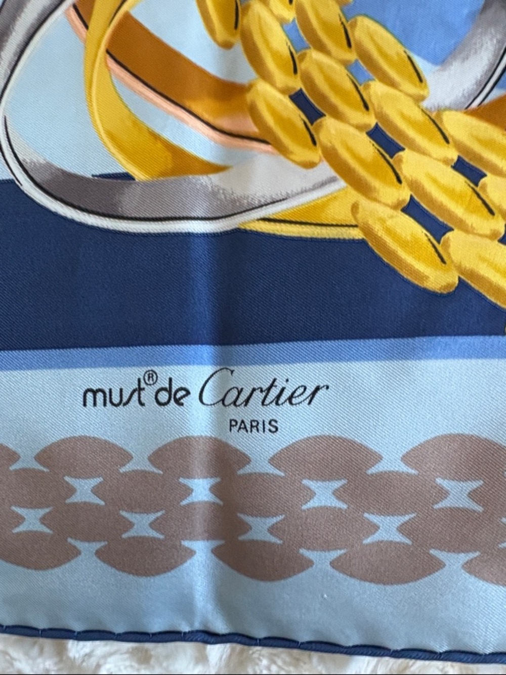 Authentic Cartier must de Cartier Blue and Gold Chain Print Silk Scarf NEW - Picture 3 of 9